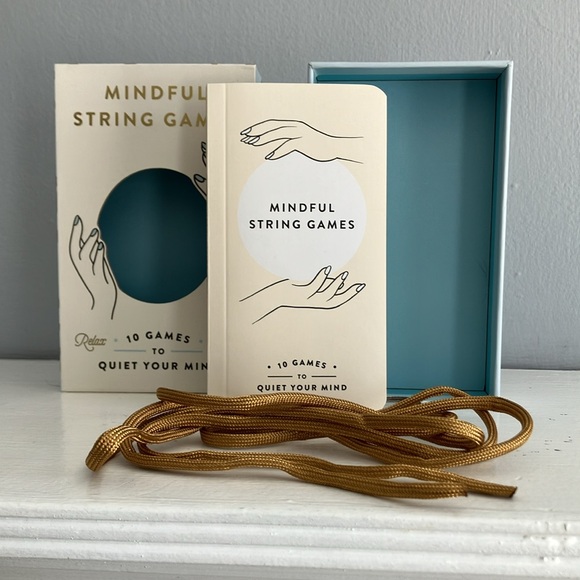 Chronicle Books - Mindful String Games - Picture 4 of 5